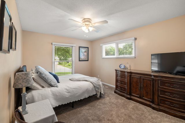 1229 NW 94th Court, Clive, IA 50325