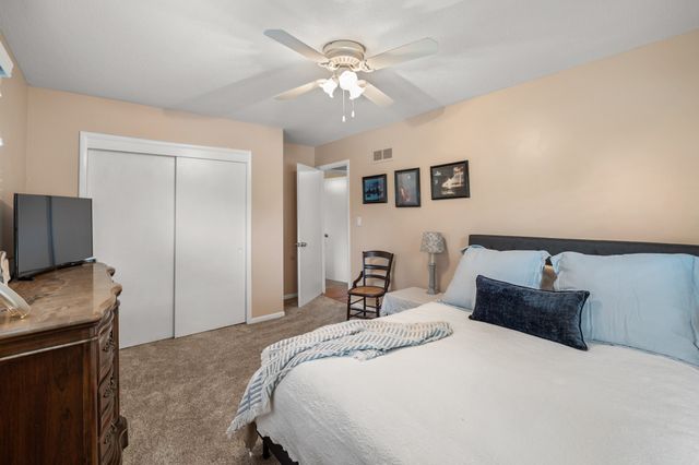 1229 NW 94th Court, Clive, IA 50325
