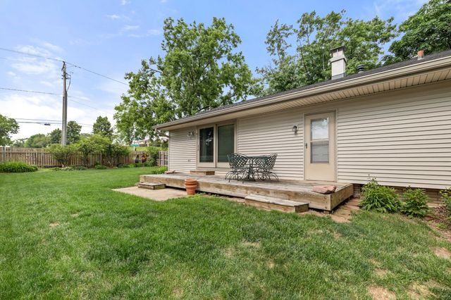 1229 NW 94th Court, Clive, IA 50325