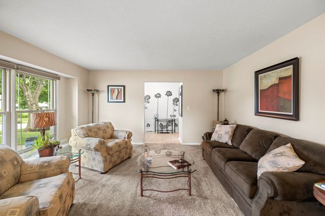 1229 NW 94th Court, Clive, IA 50325