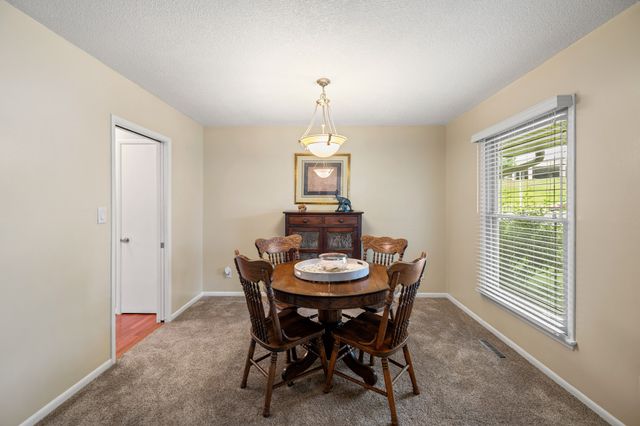 1229 NW 94th Court, Clive, IA 50325