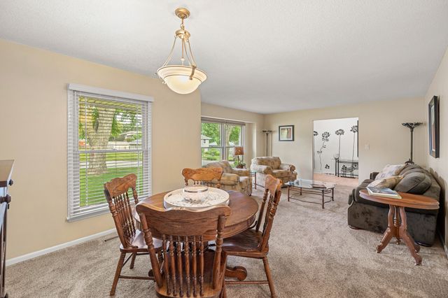 1229 NW 94th Court, Clive, IA 50325