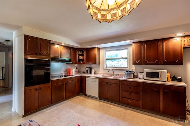 625 Sharon Drive, Fairborn, OH 45324