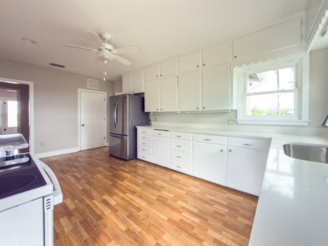 267 Bodemann LN, Lockhart, TX 78644