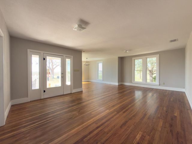 267 Bodemann LN, Lockhart, TX 78644