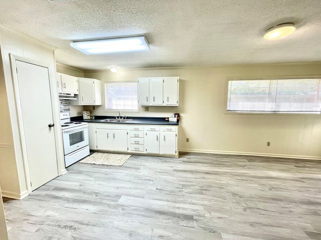 2303 Debbie Drive, Dothan, AL 36303