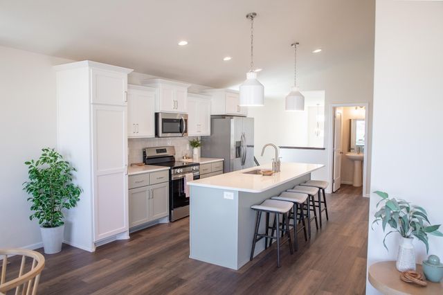 6794 Meadow View Drive S, Fargo, ND 58104