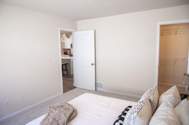 6794 Meadow View Drive S, Fargo, ND 58104