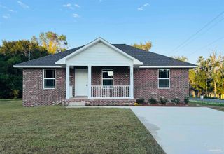 5044 Hill St, Milton, FL 32570