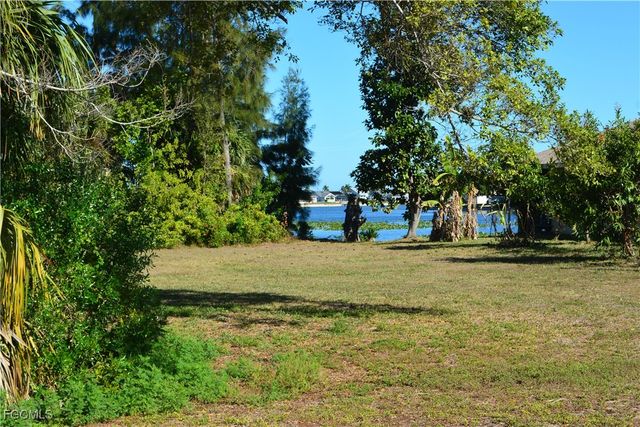 513 SW 13th ST, Cape Coral, FL 33991