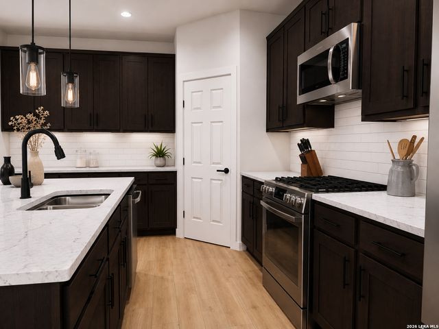 742 Converge Ct, Marion, TX 78124