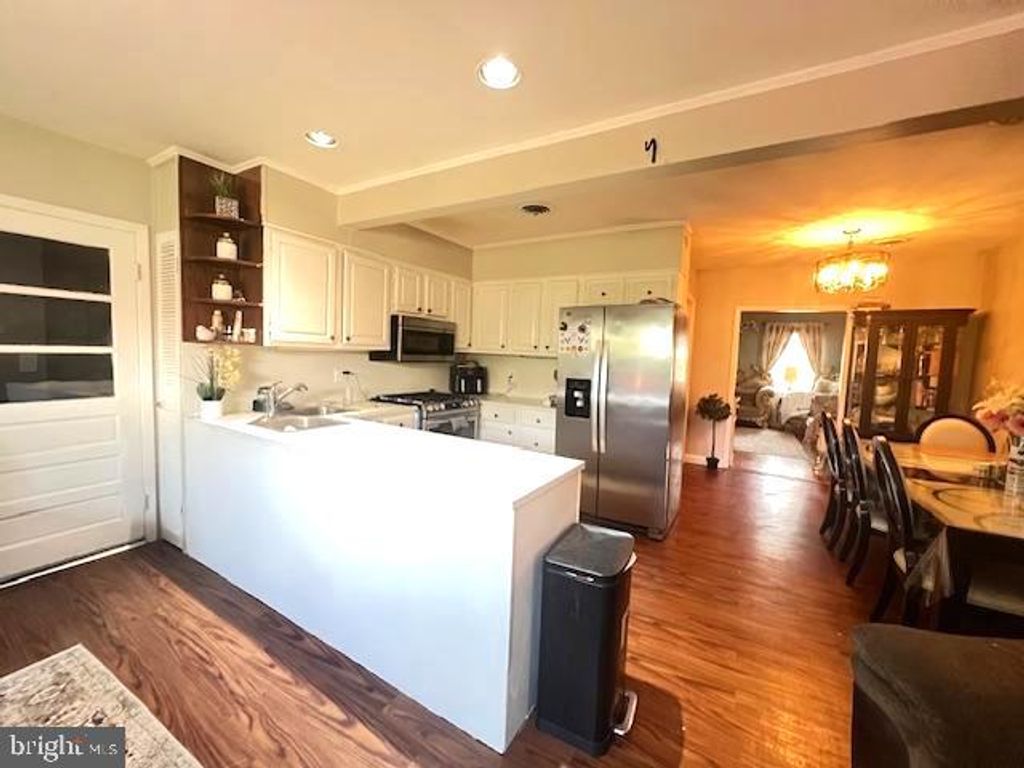 1 KENWOOD AVE, Catonsville, MD 21228