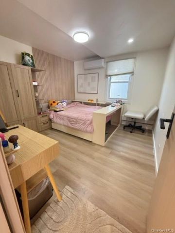 28 Floral Avenue, Bethpage, NY 11714