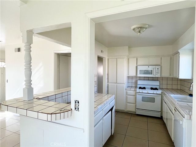 2111 E Avenue Q1, Palmdale, CA 93550