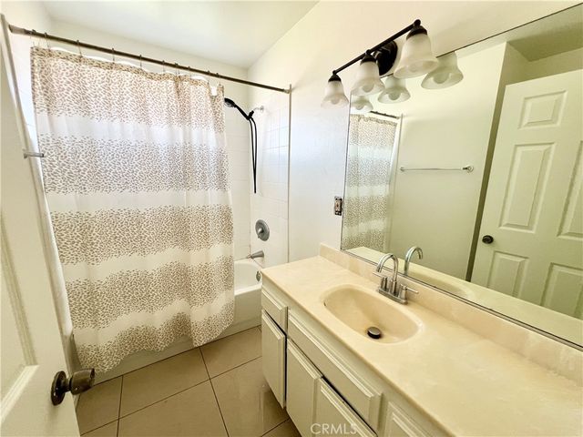 2111 E Avenue Q1, Palmdale, CA 93550