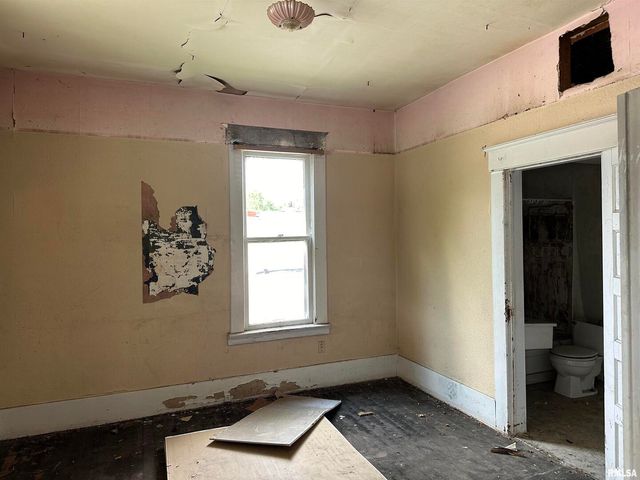 103 N 7TH Street, Murphysboro, IL 62966