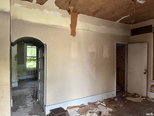 103 N 7TH Street, Murphysboro, IL 62966