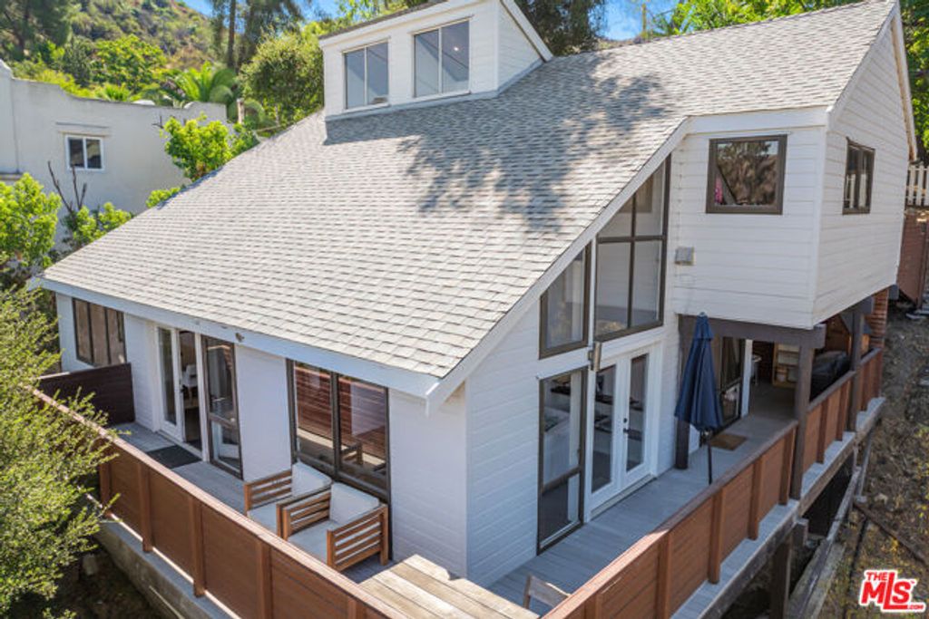 29127 Triunfo Drive, Agoura Hills, CA 91301