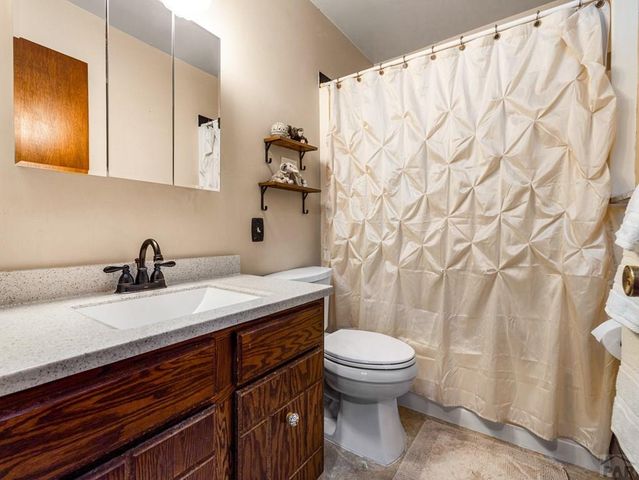 5284 Monte Vista Dr, Colorado City, CO 81019