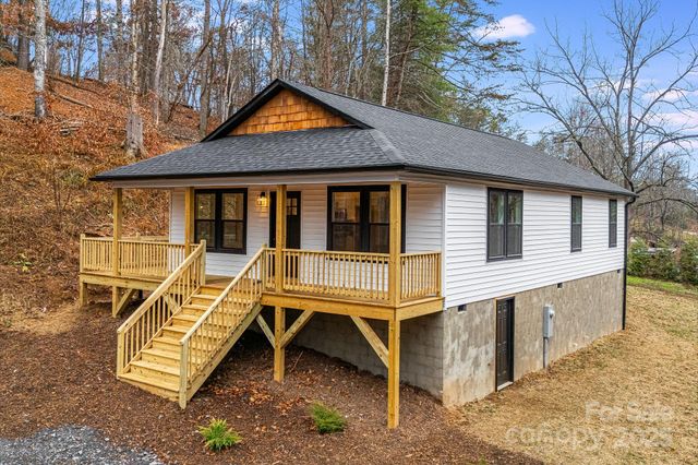 17 Melton Drive, Weaverville, NC 28787