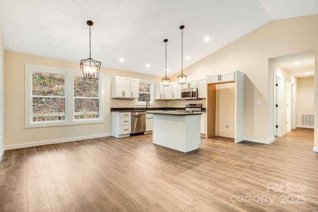 17 Melton Drive, Weaverville, NC 28787