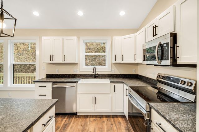 17 Melton Drive, Weaverville, NC 28787