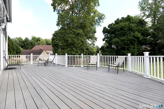 33 Milo Peck Lane, Windsor, CT 06095