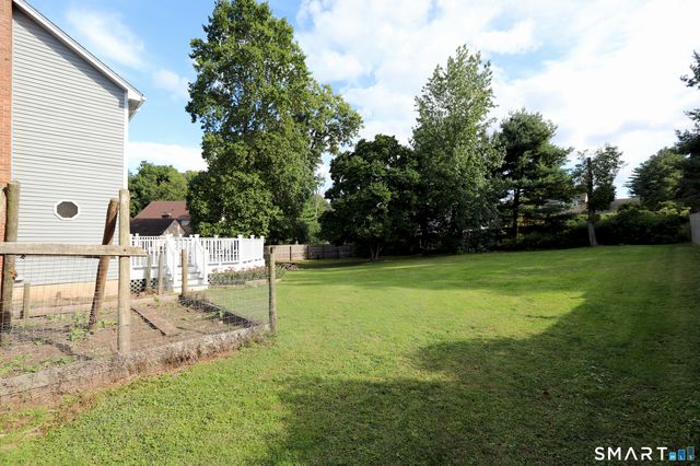 33 Milo Peck Lane, Windsor, CT 06095