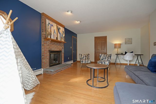33 Milo Peck Lane, Windsor, CT 06095