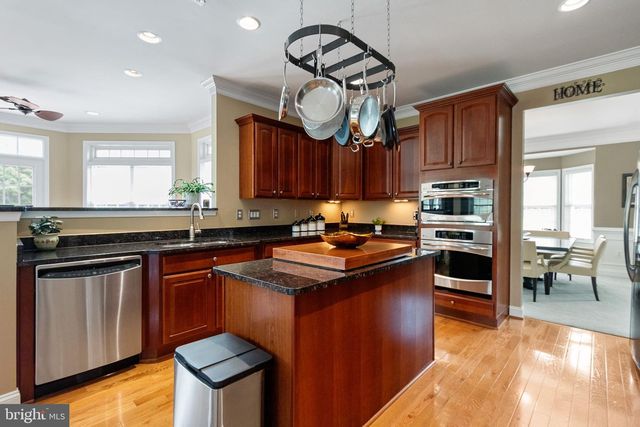 20 GIBSON DR, Fredericksburg, VA 22406