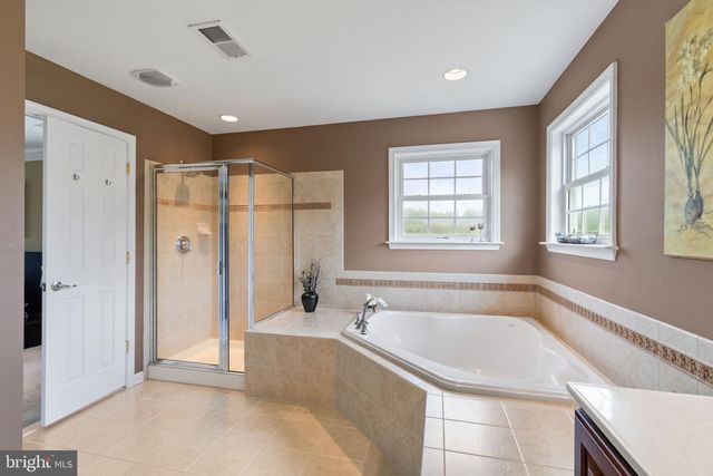 20 GIBSON DR, Fredericksburg, VA 22406