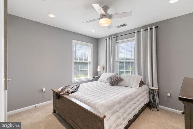 20 GIBSON DR, Fredericksburg, VA 22406