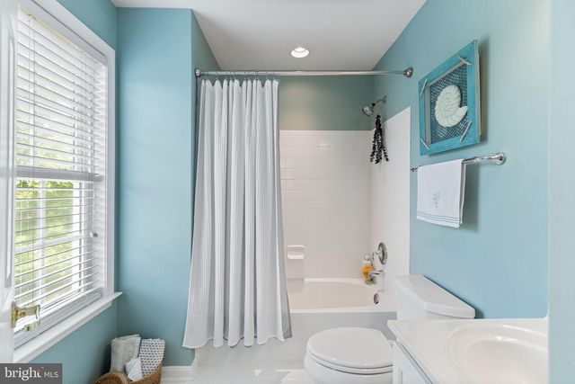 20 GIBSON DR, Fredericksburg, VA 22406