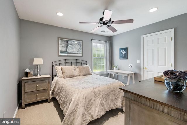 20 GIBSON DR, Fredericksburg, VA 22406