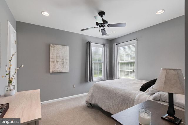 20 GIBSON DR, Fredericksburg, VA 22406