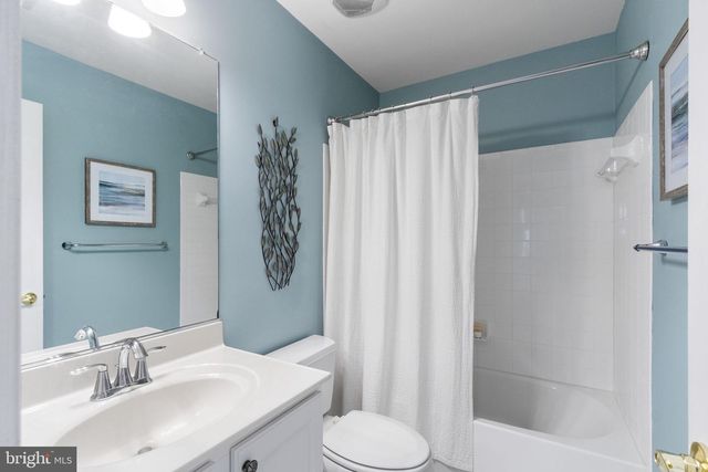 20 GIBSON DR, Fredericksburg, VA 22406