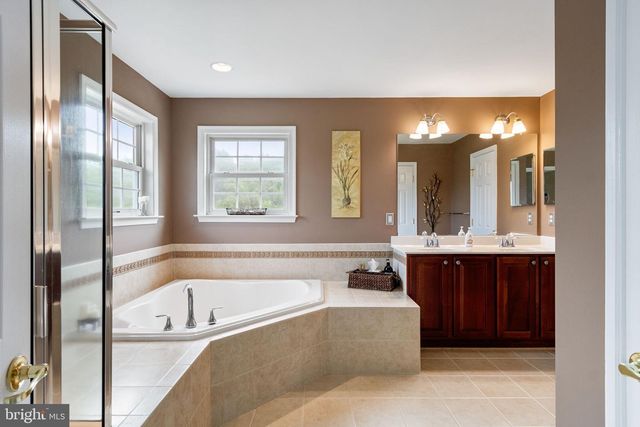 20 GIBSON DR, Fredericksburg, VA 22406