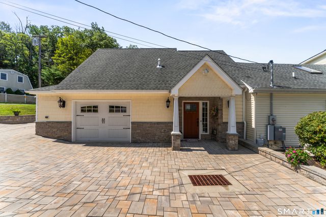 674 East Wakefield Boulevard, Winchester, CT 06098