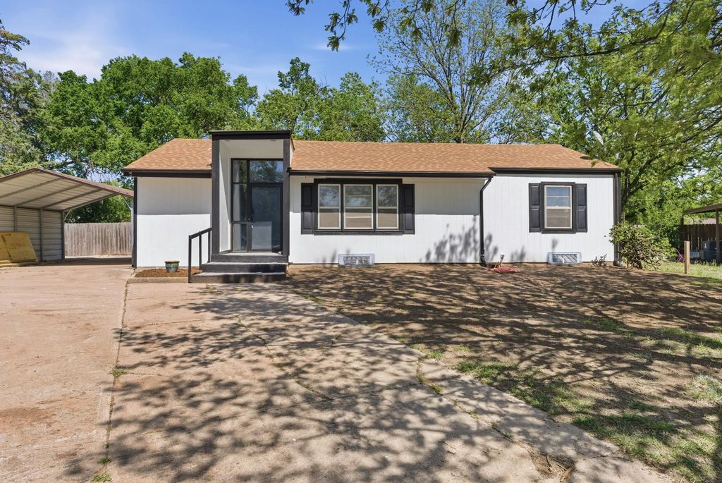 850 Fredrick Dr, El Dorado, KS 67042