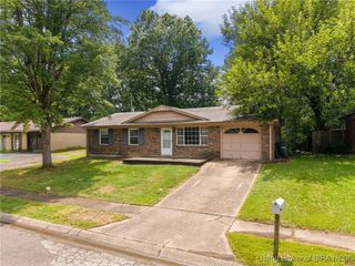 3011 Douglas Boulevard, Jeffersonville, IN 47130