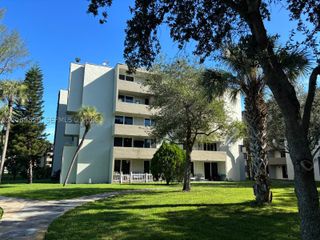 10090 NW 80th Ct 1239, Hialeah Gardens, FL 33016