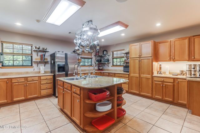 15409 Sequoia Avenue, Biloxi, MS 39532