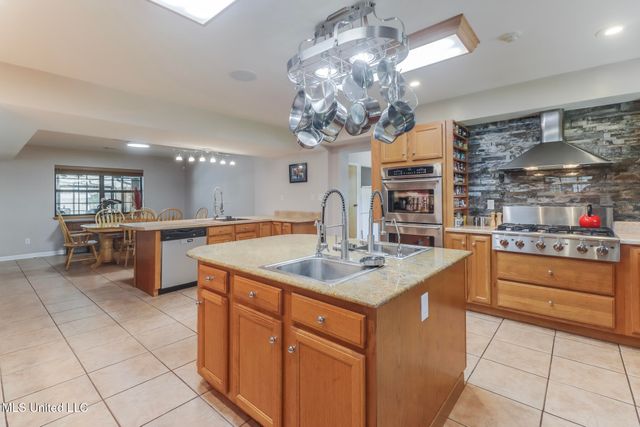 15409 Sequoia Avenue, Biloxi, MS 39532