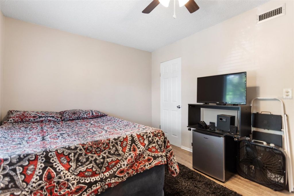 Image 11 of property listing at 7506 PRESLEY PLACE 113, Tampa, FL 33617