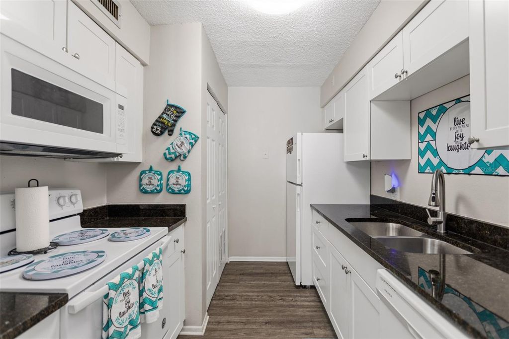 Image 5 of property listing at 7506 PRESLEY PLACE 113, Tampa, FL 33617