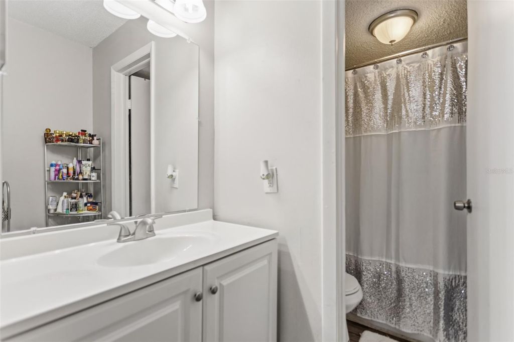 Image 8 of property listing at 7506 PRESLEY PLACE 113, Tampa, FL 33617