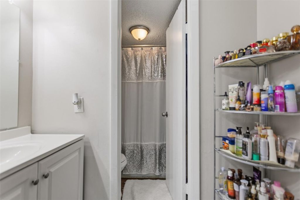 Image 9 of property listing at 7506 PRESLEY PLACE 113, Tampa, FL 33617