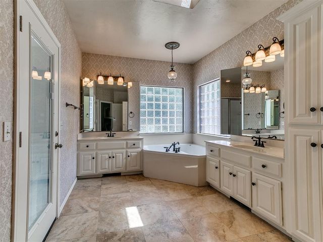 12608 N Cobblestone Parkway, Oklahoma City, OK 73142