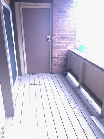 10 Fairways Circle E, St Charles, MO 63303