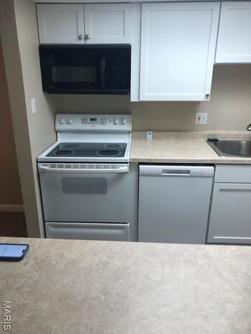 10 Fairways Circle E, St Charles, MO 63303